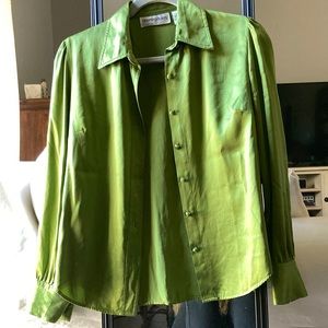 100% silk Bloomingdale’s long sleeve blouse✨